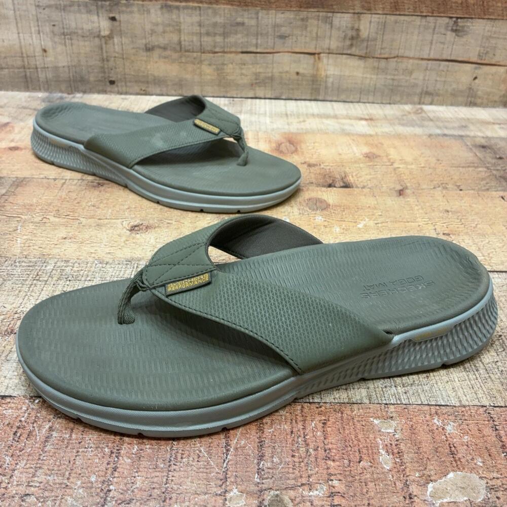Skechers Goga Mat Sandals Mens Size 9 42 Green Thong Flip Flop Comfort Shoes